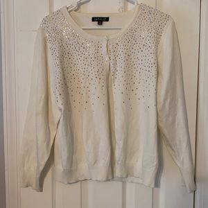 ⭐️ 2/$10 - White sweater